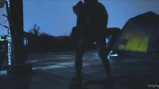 거센 바람 뚫고 야외섹스!!