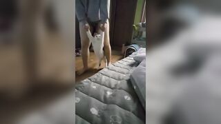 자취방 꼬맹이녀 (1)