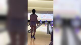 볼링장에서 만난 귀여운 여자아이