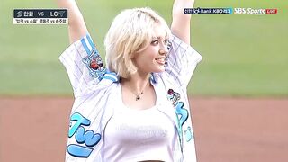 오늘자 전소미 시구 (1)
