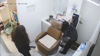 【摄像头】5月最新，女大陪大奶洋马同学来一起穿环打洞[某房原版] ipcam 1