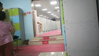 【独占オリジナルファイル】ウォーターパーク美女たちの着替え＆シャワー ipcam (4)