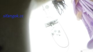 【オリジナル】スリムな女性と生理中の女性がお風呂に入っている様子を4Kで臨場感たっぷりに撮影した隠し撮り映像 ipcam (2)
