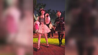 レースのドレスと黒の膝上丈ストッキングを履いた若い女性の下着は、CDによってきつく締め上げられ、明らかな跡が残っていた ipcam 2