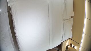 1-10 ホテルの隠しカメラ映像流出❤️ 優秀な学生カップル：メガネをかけた女の子が彼氏のオナニーを手伝い、彼氏は彼女の肛門を引っ張って調べ china ipcam (10)