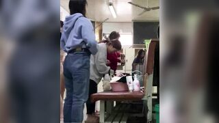 大学の「ワルな女子」が親友にイタズラ、ルームメイトを隠し撮り（パート2）――女性のお隣さんの私生活を覗き見 ipcam 3 07